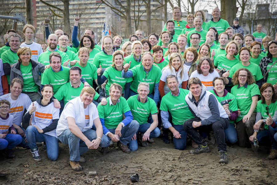 Bossche ondernemers, samen met Koning Willem-Alexander en Koningin Máxima, tijdens NLdoet in Den Bosch